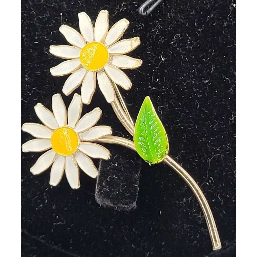 Vintage 70s Groovy  Enamel Daisy Flower Pin/Brooch 2.25in